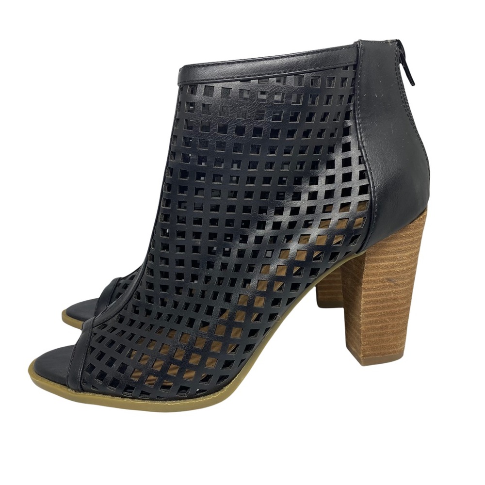 Report Cage-Design Heels